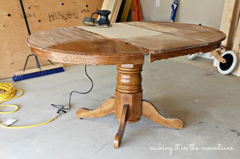 How to Makeover your Kitchen Table :: making it in the mountains Dining Table Makeover, Diy Kitchen Table, Kitchen Table Makeover, Table Making, Furniture Rehab, Table Makeover, Refurbished Furniture, Furniture Restoration, Flipping Furniture