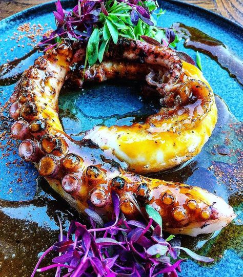 Livefire Portuguese octopus tentacle simmered in miso garlic butter and finished over a raging inferno of charcoal and hardwoods. Served w/ micro greens shichimi peppers scallions & infused oil. Just incredible. . Courtesy: @jeaniuseats living the bucket list life at @saltandcharcoal  #manvswild #seafood #pescatarian #paleo #crab #shrimp #prawn #fish #rice #muscles #octopus #oysters #calamari #pulpo #lobster #instagood #foodstagram #foodgasm #foodporn #beer #bbq #barbecue #grill #grilling #asado Portuguese Octopus, Prawn Fish, Fish Rice, Charcoal Grill Smoker, Japanese Steakhouse, Best Charcoal Grill, Bucket List Life, Micro Greens, Infused Oil