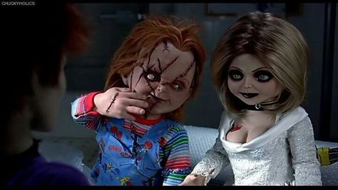 Bride of Chucky Chucky And His Bride, Chucky And Tiffany Costume, Tiffany Bride Of Chucky, Tiffany Costume, Tiffany Bride, Chucky Movies, Horror Vintage, Bride Of Chucky, Photo Awards