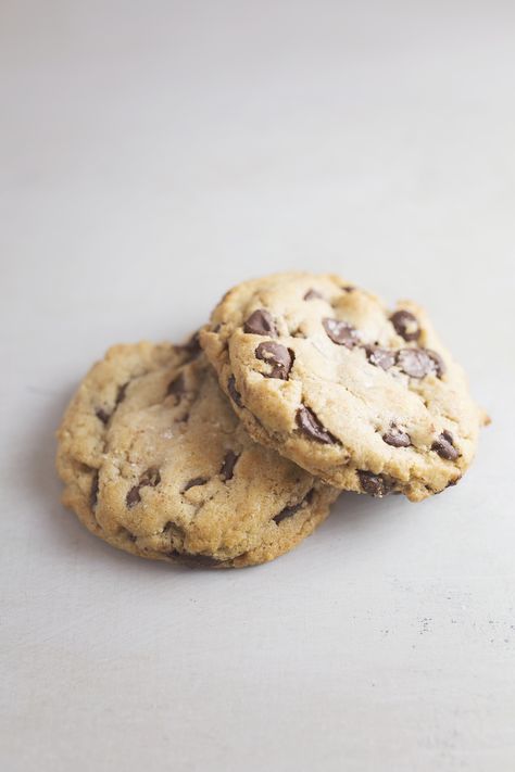 Can’t make it to Broad Ripple to enjoy Gwendolyn Rogers’ signature cookies? Thanks to the Cake Bake Shop for lending us their recipe. Choco Chip Cookie, Cookie Recipes Easy, Chocolate Chip Cookie Recipes, Cake Bake Shop, Simple Chocolate Chip Cookie Recipe, Silicone Baking Sheet, Easy Chocolate Chip Cookies, Buttery Cookies, Best Chocolate Chip Cookie