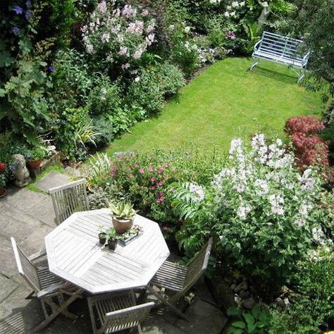 Small Back Gardens, Tiny Garden Ideas, Tiny Gardens, Small Courtyard Gardens, London Garden, Cottage Garden Design, Small Backyard Gardens, Modern Garden Design, Patio Interior