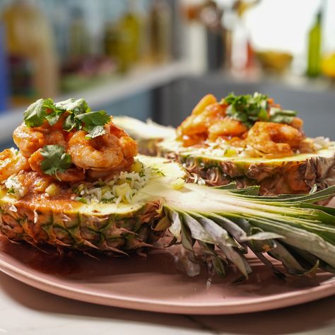 Sunny's Easy Shrimp and Rice Pineapple Boats by Sunny Anderson Pineapple Shrimp Boats, Pineapple Boats Recipes, Easy Shrimp And Rice, English Bar, Pineapple Bowls, Pineapple Food, Pineapple Boats, Vegan Seafood, Pineapple Shrimp