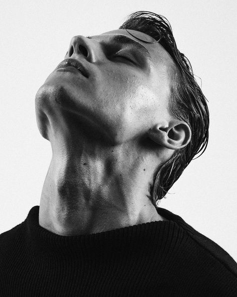 Maksymilian Barczak on Instagram: “@theflowhousemagazine ✨ Photography: @jajakubszmm Styling: @lazar.stefania Styling assistant: @kristin_selvesyuk Hair and make…” Matthew Clavane, Marc Schulze, Face Angles, Hand Drawing Reference, Face Reference, David Gandy, Male Form, Black And White Portraits, Male Portrait