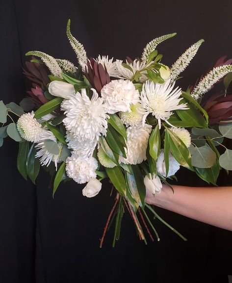 Veronica Flower, Mum Bouquet, Mums Wedding, Spider Mums, White Spider, Mums Flowers, Flower Arrangement, Flower Shop, Bridal Bouquet