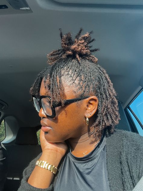 #microlocs #microlocsjourney #microloc #locs #locstyles #tinylocs #dreadsdreadlocs #naturalhair #4chair #4clocs Microlocs 4c Hair, 4c Microlocs, Cornrows On Microlocs, Short Microlocs Hairstyles, Microlocs Aesthetic, Short Microlocs, Microlocs Installation, Washing Microlocs, Microlocs Hairstyles