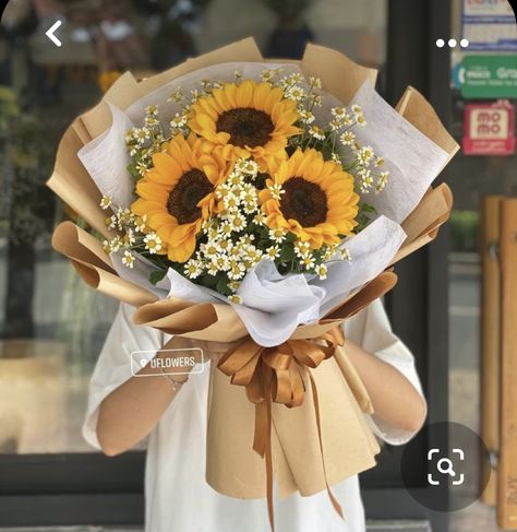 Graduation Flowers Bouquet, Graduation Bouquet, Graduation Flowers, Diy Bouquet Wrap, Sunflower Arrangements, Flower Bouquet Diy, Boquette Flowers, Flower Gift Ideas, Flower Business