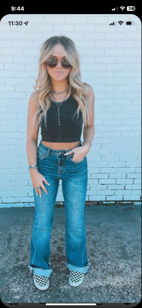 Western Crop Top Outfits, Simple Outfits Western, Punchy Outfits With Vans, Ripped Jeans Going Out Outfit, Cute Country Bar Outfits, Cute Western Fair Outfits, Rodeo Outfits Simple, Western School Outfits Summer, Baggy Jeans Western Outfit