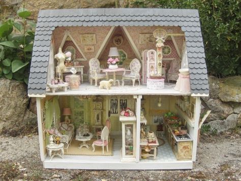 Pequecasitas 1/12: Image Orchid Dollhouse, Orchid House, Room Box Miniatures, Miniature Orchids, Estilo Shabby Chic, Doll House Plans, Diy Doll Miniatures, Doll House Crafts, Dolls House Interiors