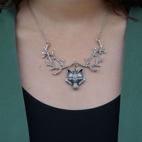 Wolf Jewelry Necklaces, Gothic Christmas Aesthetic, Wolf Dress, Deer Necklace, Gothic Christmas, Jewelry Goth, Witch Necklace, Wolf Necklace, Rock Necklace