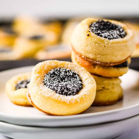 Czech Kolacky with Poppy Seed Filling Kolachky Recipe, Czech Cookies, Kolaczki Cookies, Poppy Seed Dessert, Poppy Seed Recipes, Poppy Seed Cookies, Polish Dishes, Kolache Recipe, Poppy Seed Filling