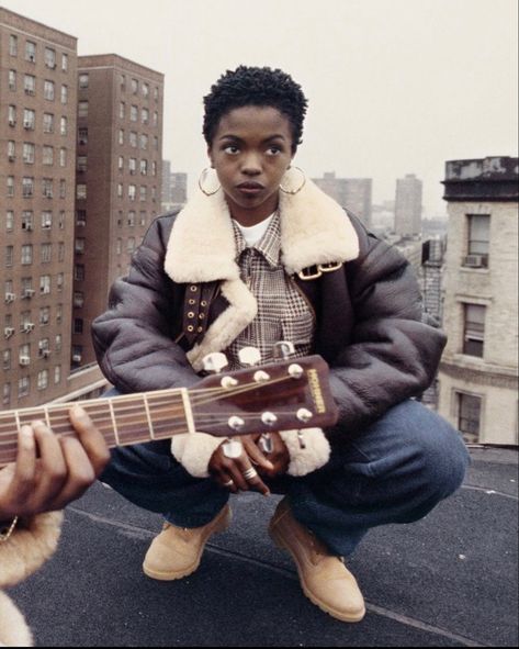 Photographed by Lisa Leone on a Harlem rooftop, 1993. 90s Hip Hop Style, Black American Culture, Rooftop Photoshoot, Hailey Clauson, Afrocentric Fashion, Lauryn Hill, Black Femininity, Street Fashion Men Streetwear, Model Inspo