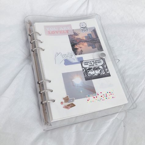 Binder Notebook Design Ideas, Clear Journal, Binder Inspiration, Clear Binder, Binder Decoration, Cute Easy Doodles, Study Stationery, Drawing Journal, Bullet Journal Aesthetic