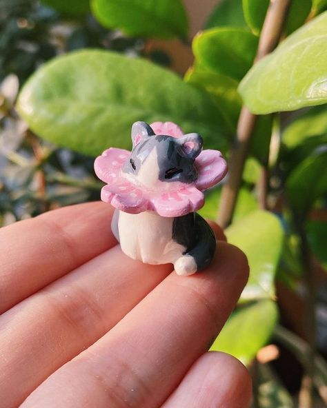 Cute Diy Clay Crafts, Cute Clay Sculptures, Cute Clay Figures, Cute Sculptures, Clay Figurines, Instagram Edit, Clay Keychain, Black Kitty, Pinterest Diy Crafts