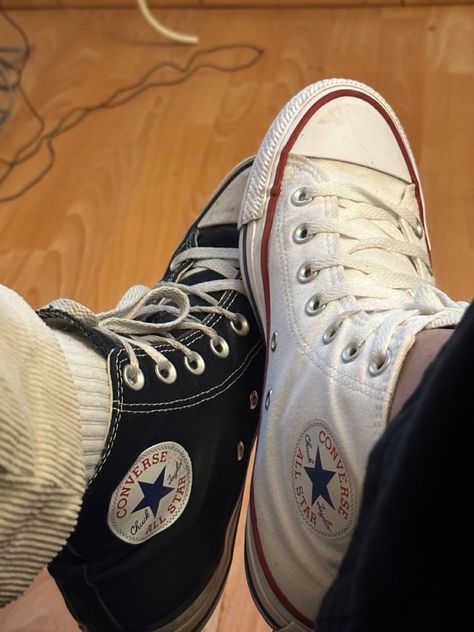 #converse #converseallstar #matching #friends #shoes Miss Matched Converse, Mismatched Converse, Mismatch Shoes, Matching Converse, Matching Shoes, Kurt Cobain Style, Converse Hi, Cool Converse, Grunge Shoes