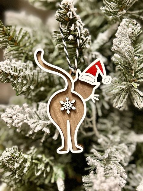 Bring laughter into your home with funny cat ornaments designed specifically for cat lovers! Create whimsical decorations like cat trees or humorous pendants perfect as gifts or personal keepsakes. Diy Cat Ornaments Christmas, Laser Cut Projects Ideas, Laser Cut Christmas Ornaments, Wooden Engraving, Laser Cut Ornaments, Diy Laser Engraver, Laser Cut Christmas, Cat Wood, Walnut Plywood