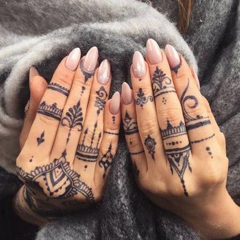 Henna Finger Tattoo, Tato Grunge, Mehndi Fingers, Henne Tattoo, Jagua Henna, Jagua Tattoo, Tato Jari, Tato Henna, Finger Tattoo For Women