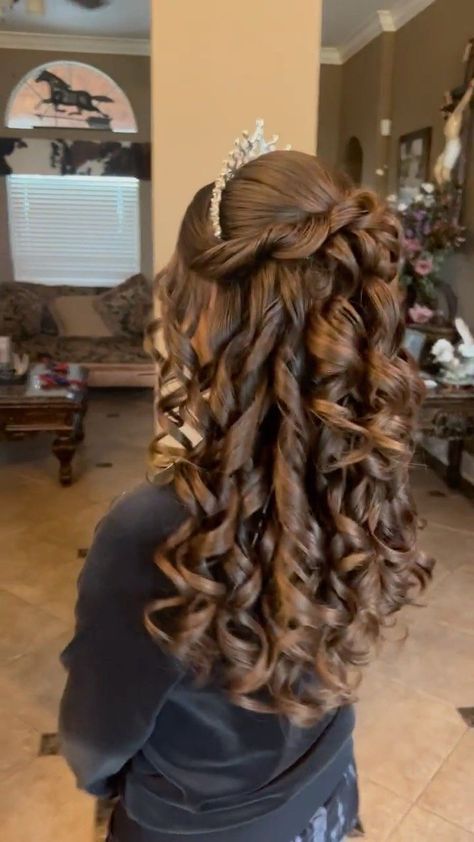 Beauty And The Beast Quince, Sweet 16 Hairstyles, Hairstyles With Crown, Quince Hairstyles With Crown, Quinceanera Hairstyles, Quince Hairstyles, Crown Hairstyles, Homecoming Hairstyles, Half Up Half Down