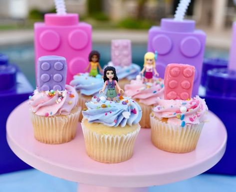 Friends Party Food, Lego Girls Birthday Party, Lego Friends Cake, Girls Lego Party, Creative Play Ideas, Lego Friends Birthday Party, Lego Friends Birthday, Lego Friends Party, Friends Lego