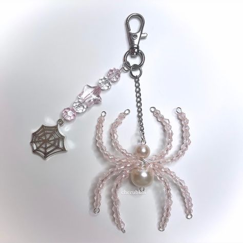 🕷️🕸️🎀♡ spider keychains; available in black & pink see the site for prices 🎀☁️🕸️ Diy Keychain Aesthetic, Keychain Small Business, Pink Angelcore, Spider Keychain, Diy Bag Charm, Keychain Beads, Beads Keychain, Diy Kandi Bracelets, Diy Kandi