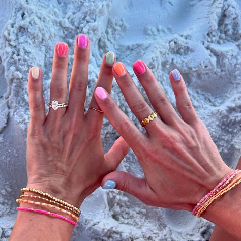 The perfect nails for summer 🌈✨ Cute Short Nails Back To School, Short Nails For Back To School, Short Nail Bright Color, Summer Builder Gel Nails Short, Multi Coloured Nails Summer, Short Nail Colours, Colorful Beaded Summer Bracelet, Simple Nails For School, Short Summer Nails