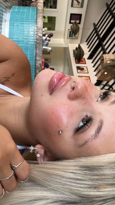 Face Dermal Piercing, Back Dermal Piercing, Face Dermal, Cheek Piercings, Face Piercings, Slimmer Face, Dermal Piercing, Swag Girl Style, Looks Party