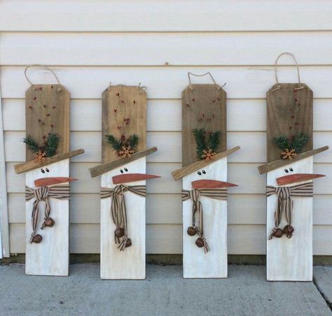 Diy Christmas Wood Decorations For Outside, Rustic Wood Ornaments, Winter Wood Crafts Diy, Trending Christmas Crafts 2022, Wooden Holiday Crafts, Christmas Wood Projects To Sell, Christmas Leaners, Diy Christmas Decorations Wood, 4x4 Christmas Wood Crafts