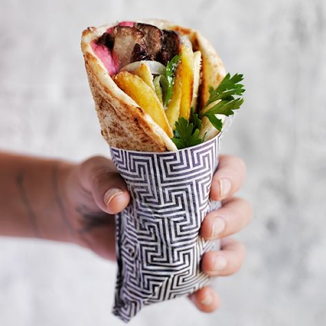 Greek Street Food, Greek Food Photography, Greek Takeaway, Greek Fries, Food Of The Gods, Street Food Design, The Greek Gods, Pita Wrap, Gourmet Pizza