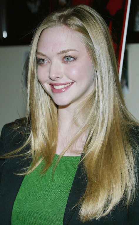 Amanda Seyfried Mean Girl, Amanda Seyfried Hair, ليلي كولينز, Minimalist Beauty Routine, Blonde Actresses, Minimalist Beauty, Logan Lerman, Amanda Seyfried, Girls World