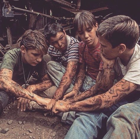 Stand By Me (1986) Stand By Me Tattoo, Me Tattoo, Popular People, Actrices Hollywood, Celebrity Tattoos, Vintage Tattoo, Fake Tattoos, Matching Tattoos, Film Serie