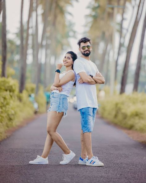 Goa Pics, Pre Wedding Photoshoot Beach, Wedding Couple Photography, Prenuptial Photoshoot, Romantic Picture, Pre Wedding Photoshoot Props, Meldi Ma Hd Photo, Pre Wedding Photoshoot Outfit, Photoshoot Beach