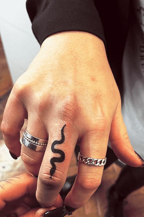 Snake On Finger Tattoo, Cobra Head Tattoo Design, Minimalist Snake Tattoo Simple, Finger Snake Tattoo, Snake Tattoo Simple, Snake Finger Tattoo, Tattoo Ideas Finger, Finger Tattoo Ideas, Finger Tattoo Designs