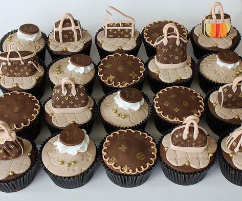 Purse Cupcakes, Louis Vuitton Birthday Party, Elegant Food, Cupcake Designs, Cute Cupcakes, Cupcake Cake, Yummy Cupcakes, Lv Handbags, Fancy Cakes