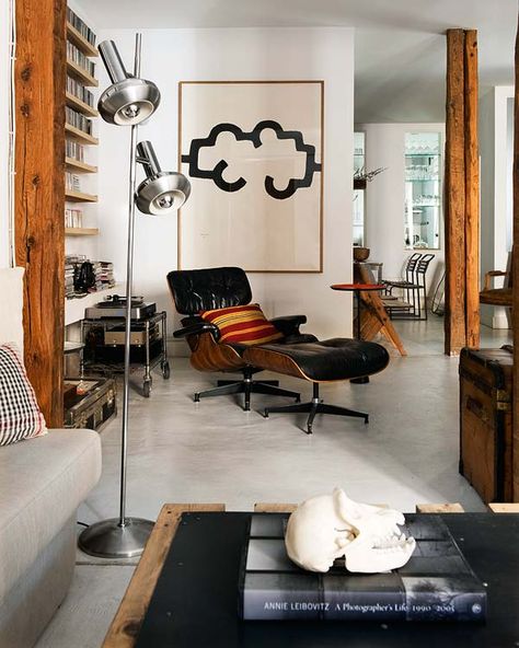 Bohemian-chic flat deliciously transformed in Malasaña Interior Design Per La Casa, Style Deco, Design Del Prodotto, Eames Lounge Chair, A Living Room, Elle Decor, Eames Chair, Cheap Home Decor, Home Fashion