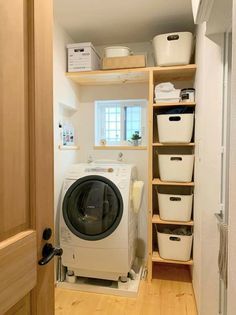 Japan Bathroom, Japan House Design, Muji Home, Japanese Toilet, Utility Closet, Dream Laundry Room, Japanese Room, Japanese Decor, Hyogo