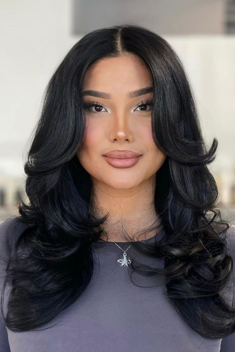 Butterly Layer Hair, Black Shoulder Length Hair With Layers, Short Long Layered Hair, Butterfly Cut Mid Length Hair, Cute Haircuts For Medium Hair, Medium Hair With Layers, Dream Haircut, Haircuts For Oval Faces, Butterfly Layers