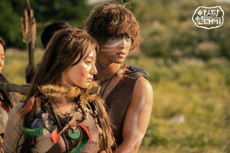 [Photos] New Stills and Behind the Scenes Images Added for the Upcoming #kdrama "Arthdal Chronicles" Park Hae-joon, Arthdal Chronicles, Korean Tv Series, Drama Class, Scene Image, Song Joong, Kim Ji Won, Korean Entertainment, Drama Series