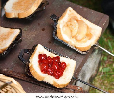 Pie Iron Recipe- Using Hawaiian Bread, Pound Cake, or french toast with pie filling might be tasty. Pie Iron Cooking, Campfire Pies, Vegan Grill, Pudgy Pie, Easy Campfire Meals, Mountain Pies, Pie Iron Recipes, Summer Campfire, Pie Iron