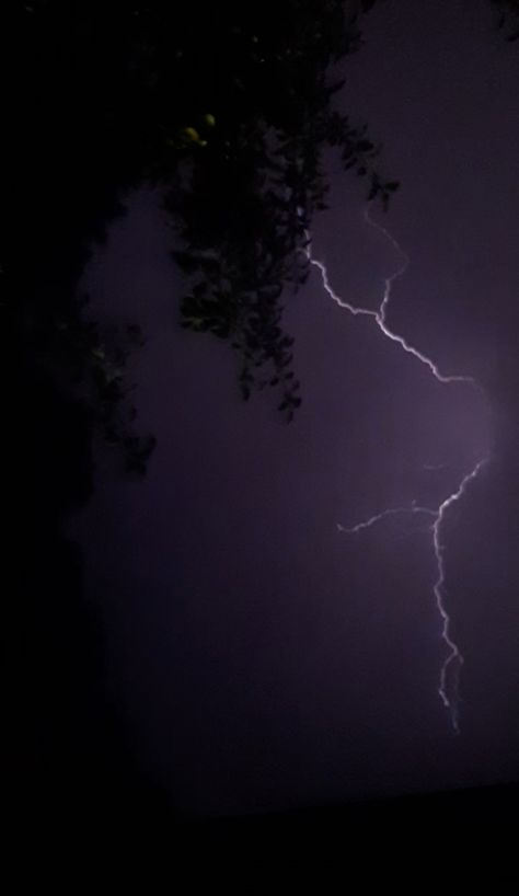 lighting in a storm Storm Pictures, Night Rain, Cloud Lights, Grey Clouds, Sky Photos, Pretty Sky, A Storm, Pretty Eyes, Sky Aesthetic