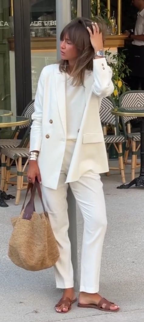 White Suits For Women, White Suit Outfit, Suits For Women Casual, White Suit Women, Casually Chic, Suit Outfit, White Trousers, White Suit, Blazer Style