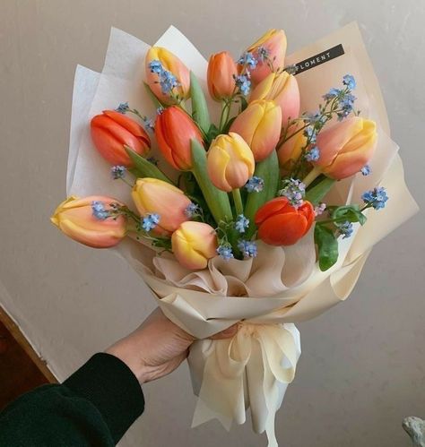 Bouquet Aesthetic, Gifts Aesthetic, Aesthetic Gifts, Videos Aesthetic, Boquette Flowers, Aesthetic Purple, Bouquets Wedding, Nothing But Flowers, Flowers Aesthetic