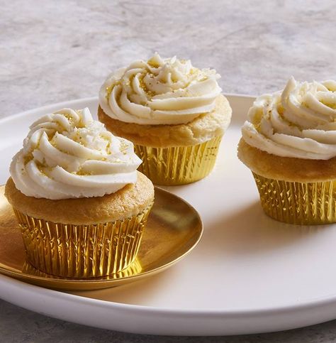 Mimosa Cupcakes, Champagne Frosting, Popping Champagne, Baked Desserts, New Year's Desserts, Champagne Cupcakes, Banana Dessert Recipes, Gold Cupcakes, Yummy Deserts