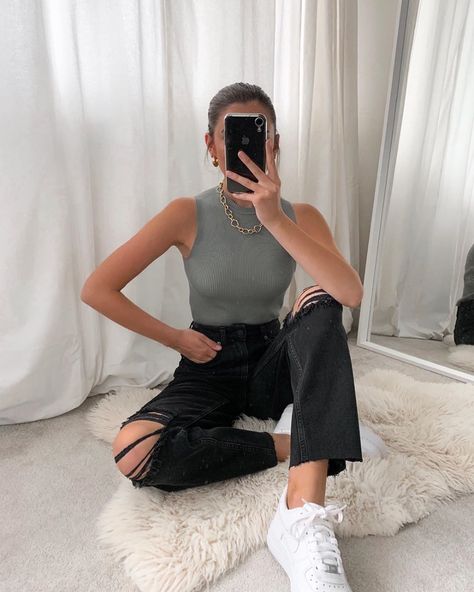 Ty Bellfy (@ty.bellfy) • Instagram photos and videos 2021 Fashion Trends, 2021 Fashion, Night Outfits, Daily Outfits, Over 40, Harem Pants, Slip Dress, Fashion Week, Yummy Food