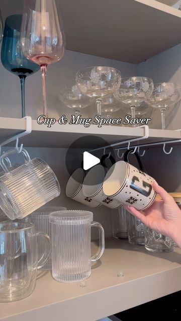 Storage For Drinking Glasses, Mug Organization Cabinet, Coffee Cup Organization, Starbucks Cup Organization, Apartment Refresh, Cabinets Organization, Space Savers, Home Hacks, Kitchen Inspirations