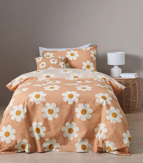 Zoey Daisy Quilt Cover Set | Target Australia Daisy Theme Bedroom Ideas, Girls Bedspreads, Girls Comforter Sets, Toddler Bed Girl, Daisy Quilt, Girl Comforters, Retro Bedrooms, Girls Bedding Sets, Bed Quilt Cover