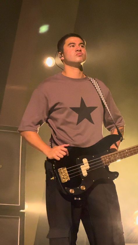 Calum Hood Star Shirt, Calum Hood Buzzcut, Calum Hood Outfits, Calum Hood 2014, Callum Hood, 5sos Cake, 5sos Calum, Calum 5sos, 5sos Pictures