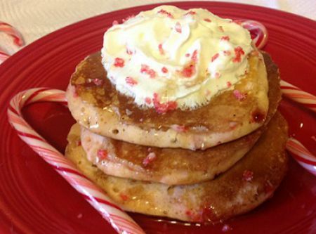 peppermint pancakes Pancake Recipe Homemade, Christmas Breakfasts, Homemade Buttermilk Pancakes, Dutch Baby Pancake Recipe, Buttermilk Pancakes Recipe, Christmas Pancakes, How To Make Candy, Light And Fluffy Pancakes, Whats Cooking