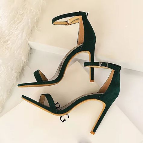 Kasut Wanita, Modern Sandals, Strappy Shoes, Classic Pumps, Beige Shoes, Shoe Show, Wholesale Shoes, Brown Shoe, High Heels Stilettos