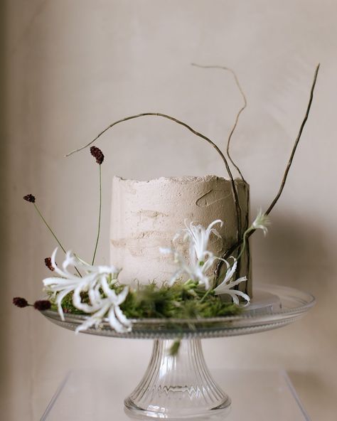 Wedding Chicks® | Wabi-Sabi Wedding Ideas Embracing imperfection and finding beauty in the incomplete, Wabi-Sabi teaches us to appreciate the simplicity and… | Instagram Wabi Sabi Wedding, Embracing Imperfection, Wedding Dessert, Wedding Chicks, Wedding Desserts, Find Beauty, Wedding Design, Wabi Sabi, Our Wedding