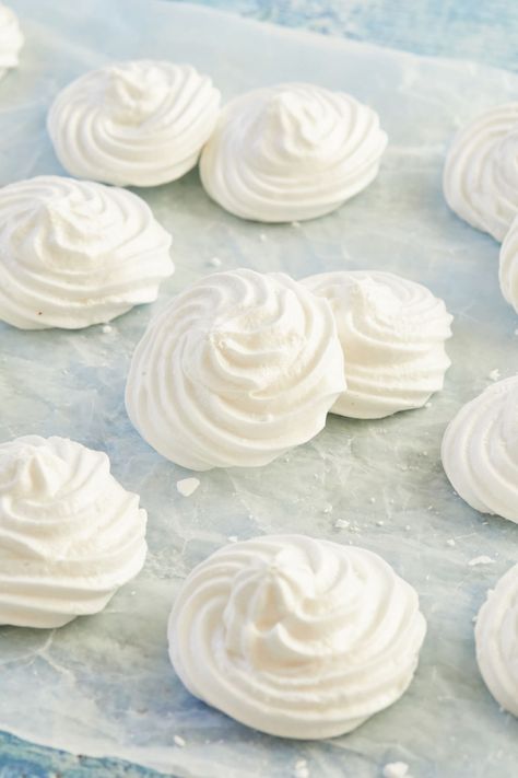 My vegan meringues recipe is simple, using aquafaba. Aquafaba Meringue Cookies, Vegan Merengues, Aquaphaba Recipe, Vegan Meringue Recipe, Aquafaba Meringue, Meringues Recipe, Vegan Bakes, Aquafaba Recipes, Sugar Spun Run