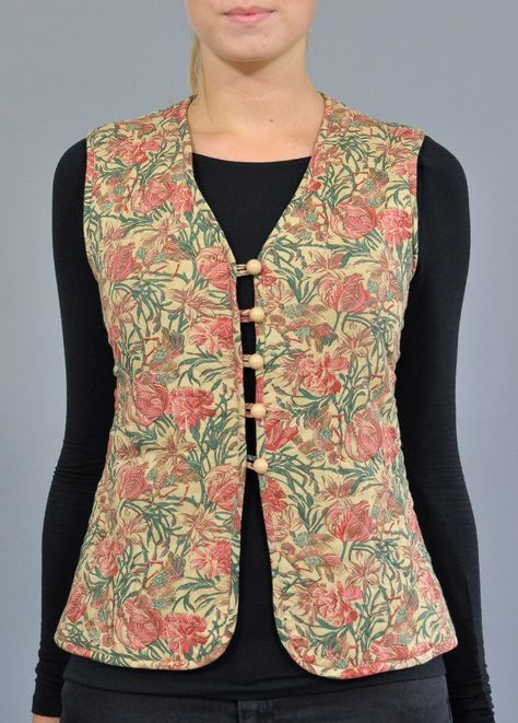 Koti Design For Women, Shrugs Design, Long Koti, Koti Design, Quilted Waistcoat, Shrug Jacket, Jackets Vintage, Kurti Sleeves Design, Simple Kurta Designs